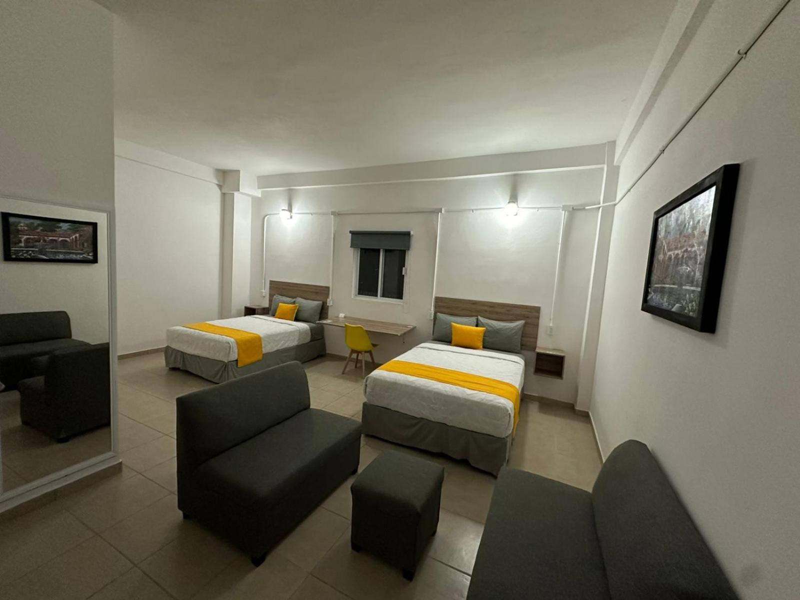 Hotel Plaza Centenario Juan Aldama Extérieur photo
